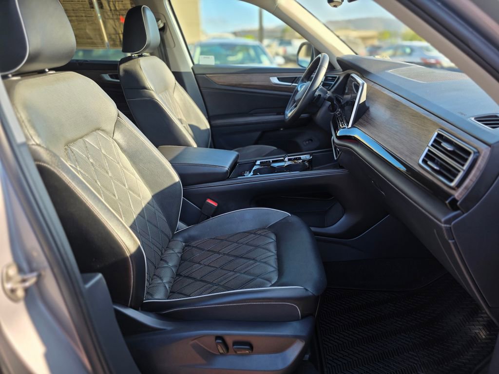 Used 2024 Volkswagen Atlas SEL Premium R-Line AWD/4WD image 10