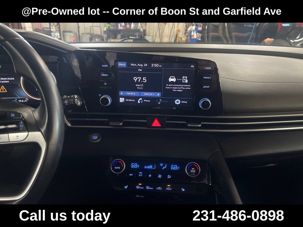 Used 2022 Hyundai Elantra SEL w/ Convenience Package FWD image 19