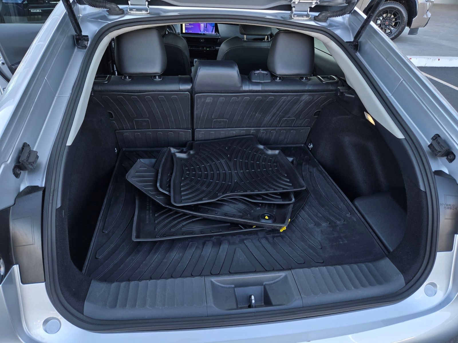 Certified 2025 Toyota Prius XLE FWD image 24