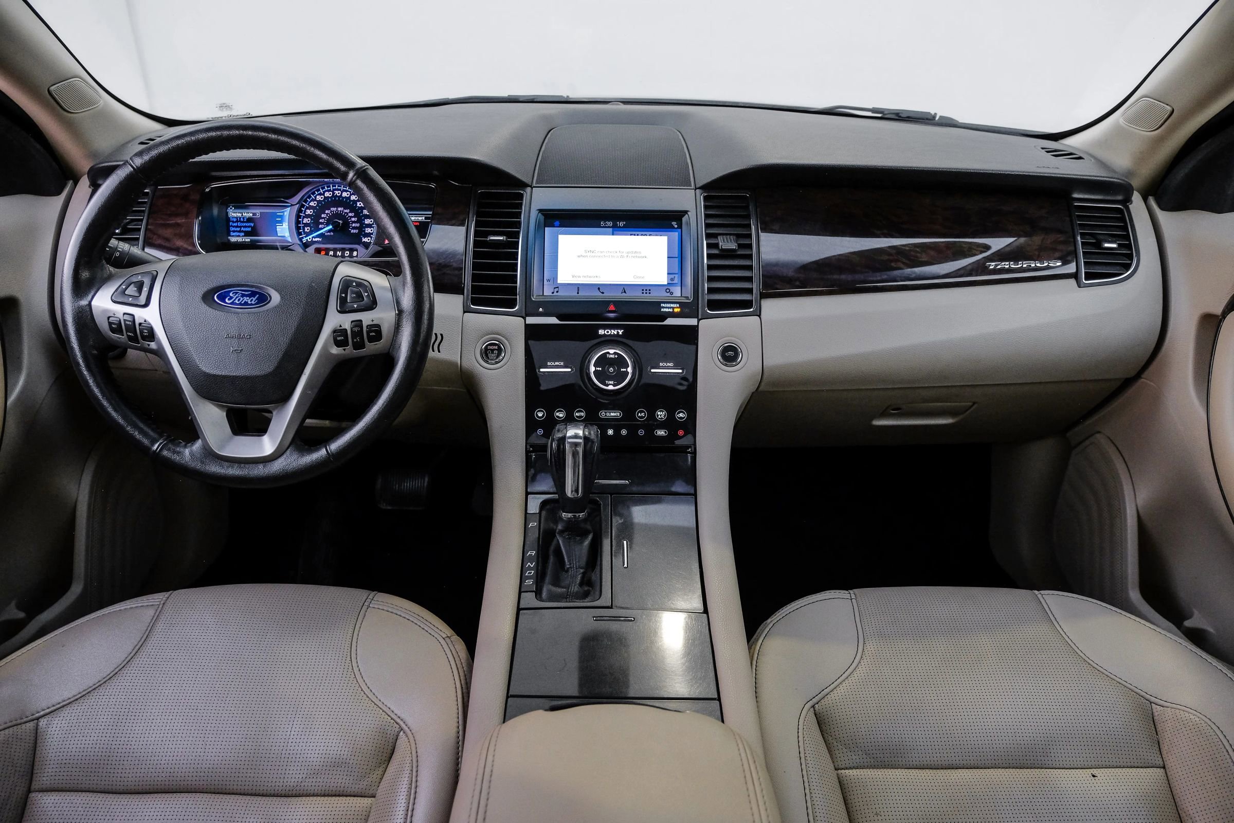 Used 2019 Ford Taurus Limited image 22