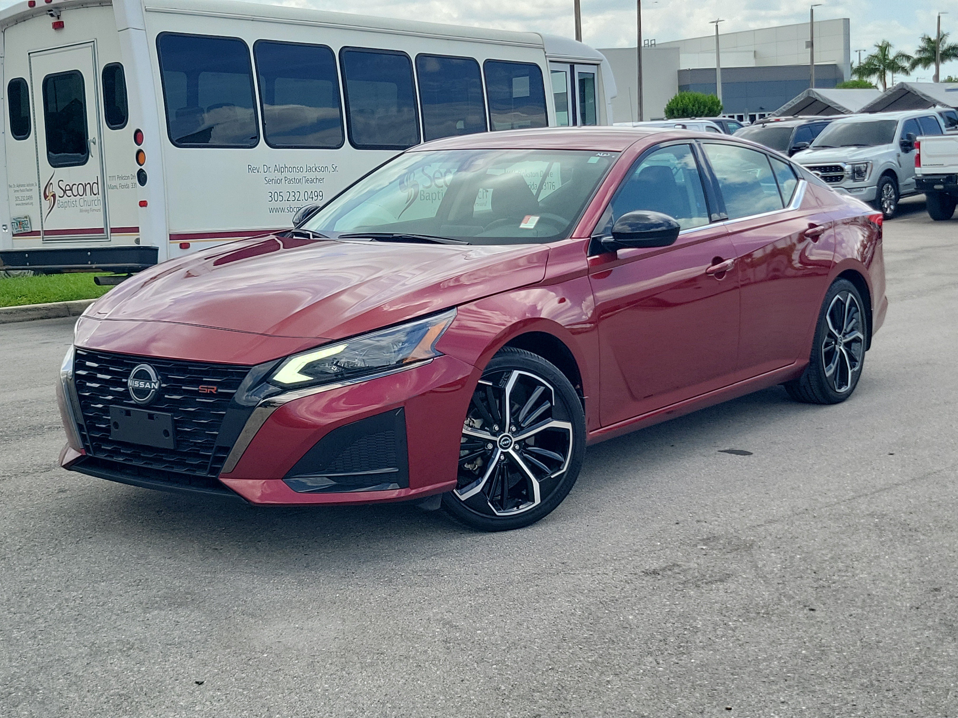 Used 2024 Nissan Altima 2.5 SR FWD image 34
