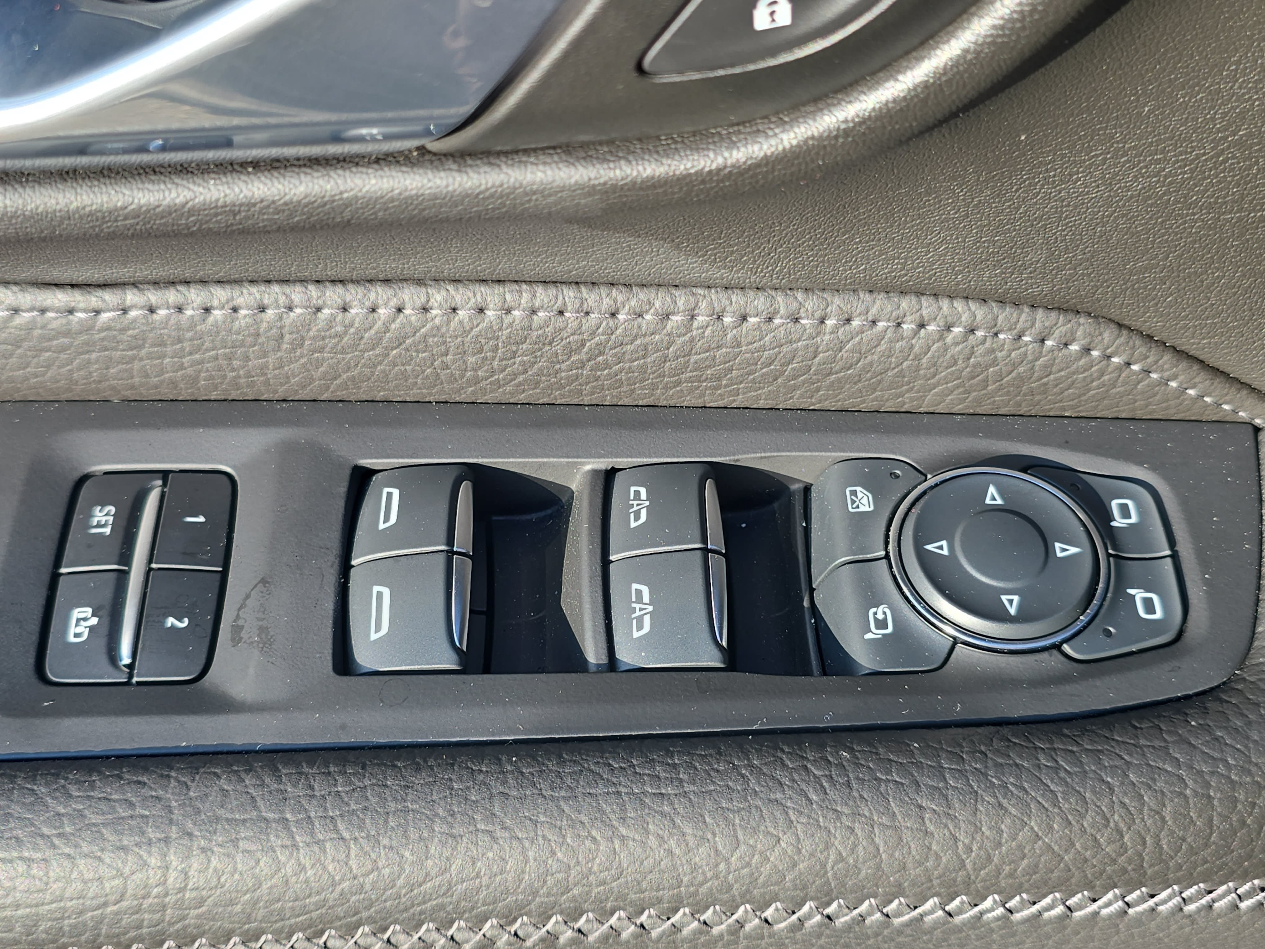 Used 2024 GMC Yukon Denali w/ Advanced Technology Package AWD/4WD image 29