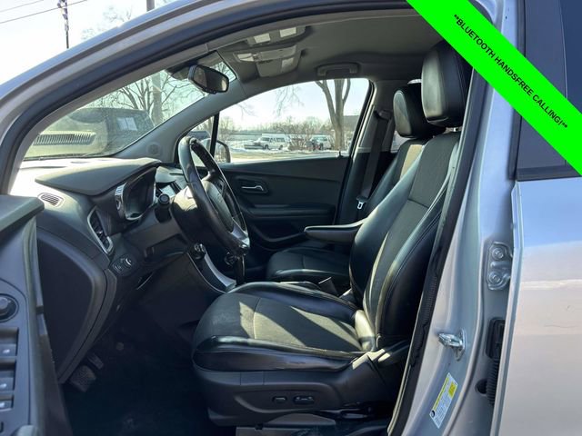 Used 2022 Chevrolet Trax LT w/ Sport Edition image 3