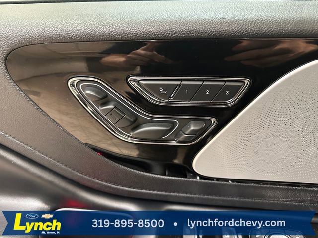 Used 2020 Lincoln Aviator Reserve w/ Equipment Group 202A image 8