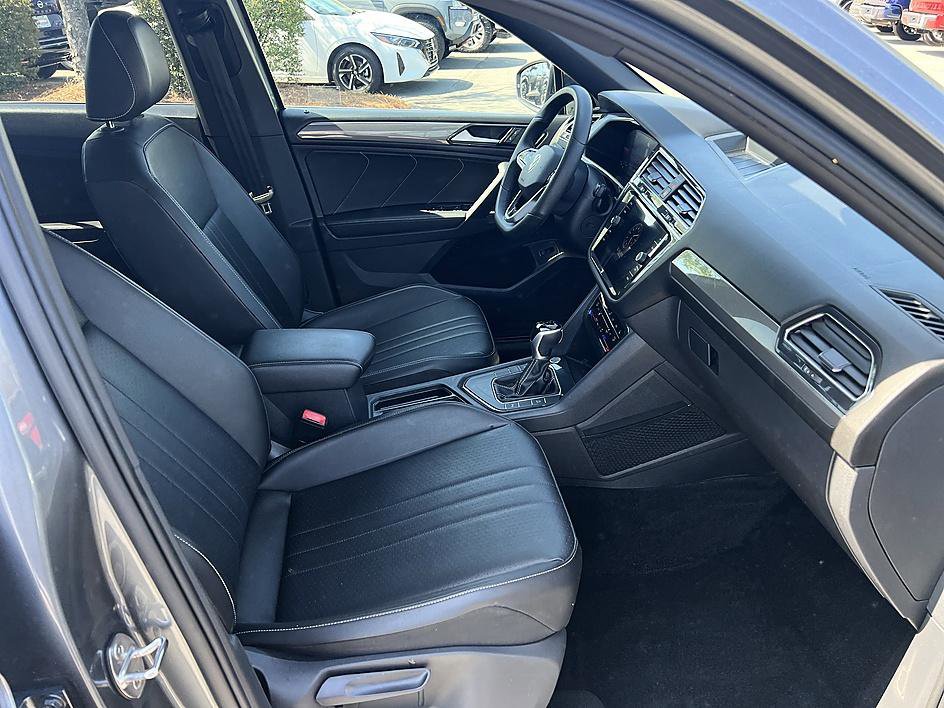 Used 2022 Volkswagen Tiguan SE R-Line image 17