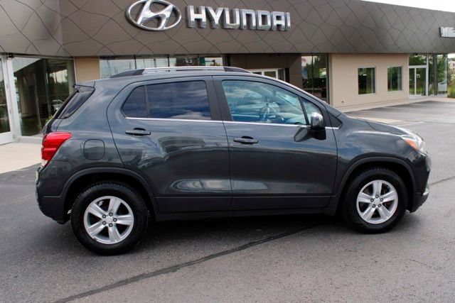 Used 2017 Chevrolet Trax LT FWD image 2