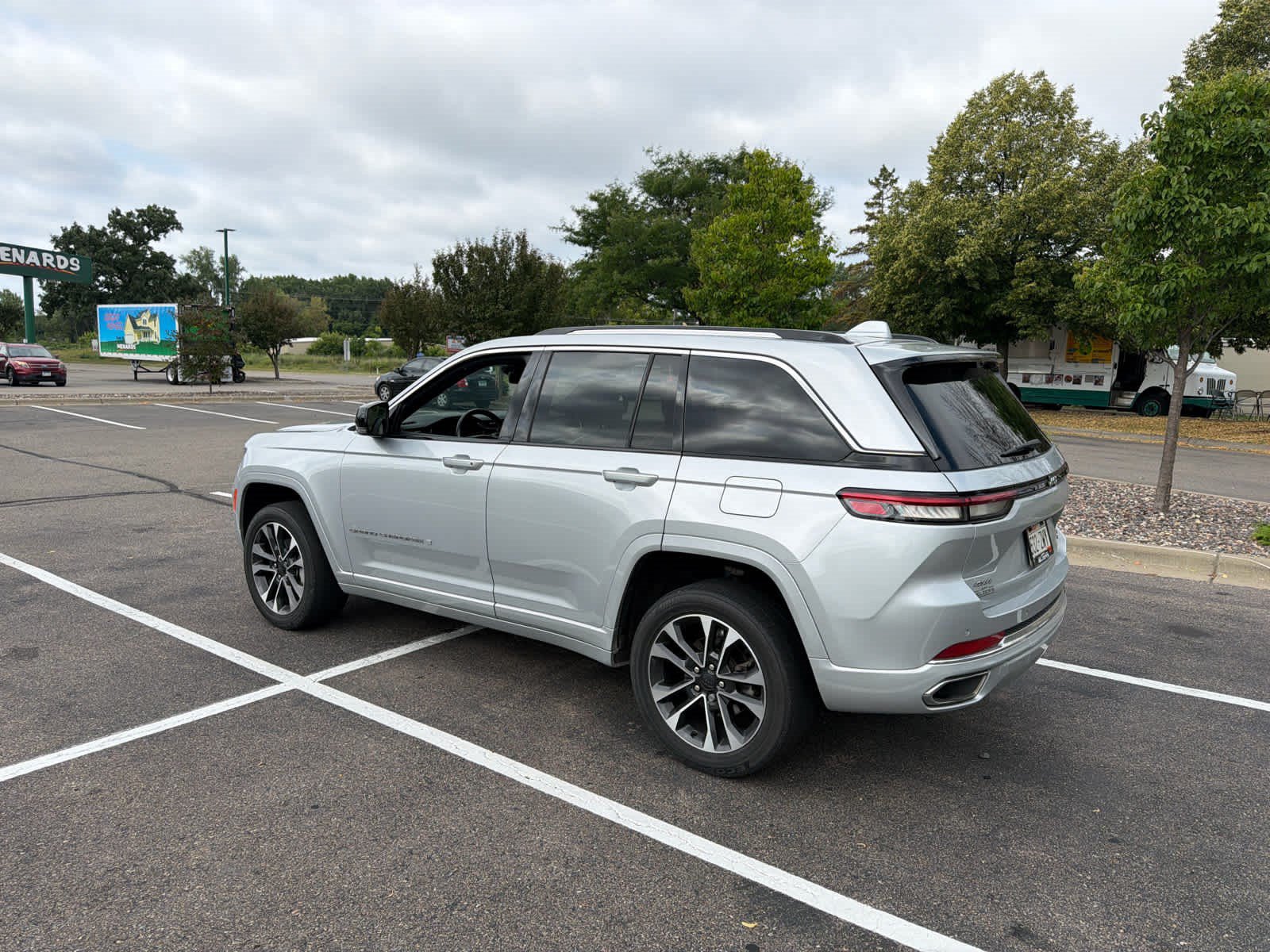 Used 2022 Jeep Grand Cherokee Overland w/ Luxury Tech Group IV AWD/4WD image 5
