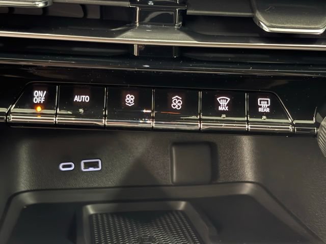 New 2026 Chevrolet Traverse LT w/ Midnight/Sport Edition FWD image 31