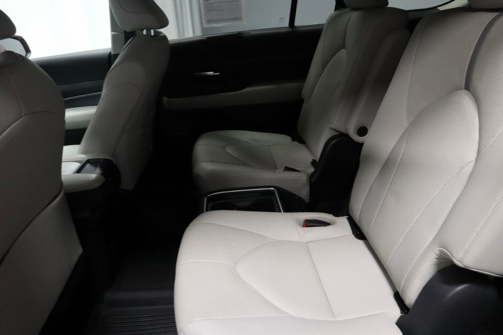 Used 2024 Toyota Grand Highlander AWD image 23