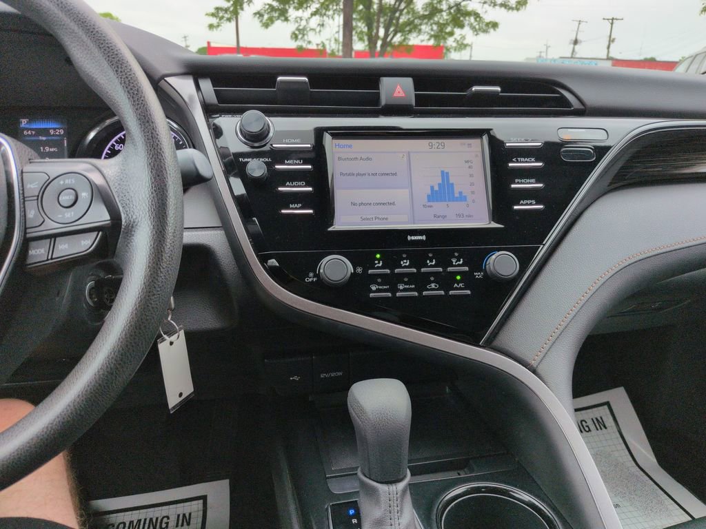Used 2020 Toyota Camry LE FWD image 17