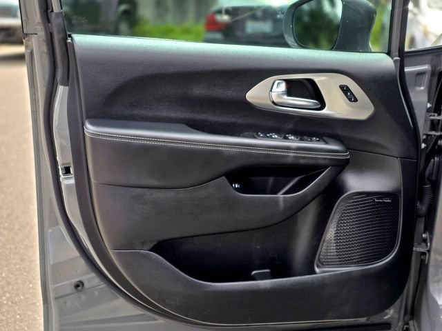 Used 2022 Chrysler Pacifica Limited w/ S Appearance Package FWD image 27