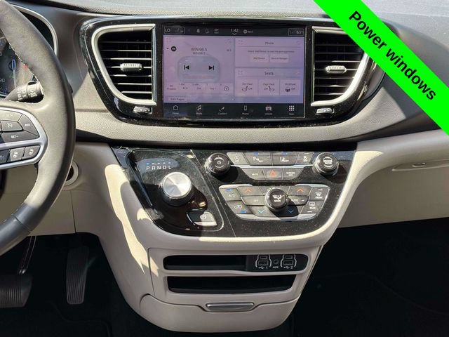 Used 2023 Chrysler Pacifica Touring-L FWD image 30