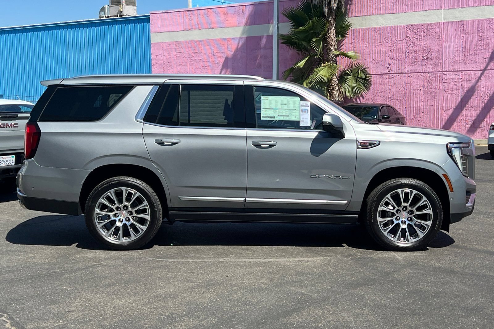 New 2026 GMC Yukon Denali w/ Denali Reserve Package AWD/4WD image 3