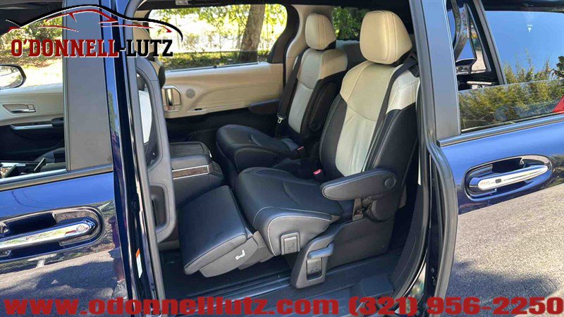 Used 2025 Toyota Sienna Platinum image 15