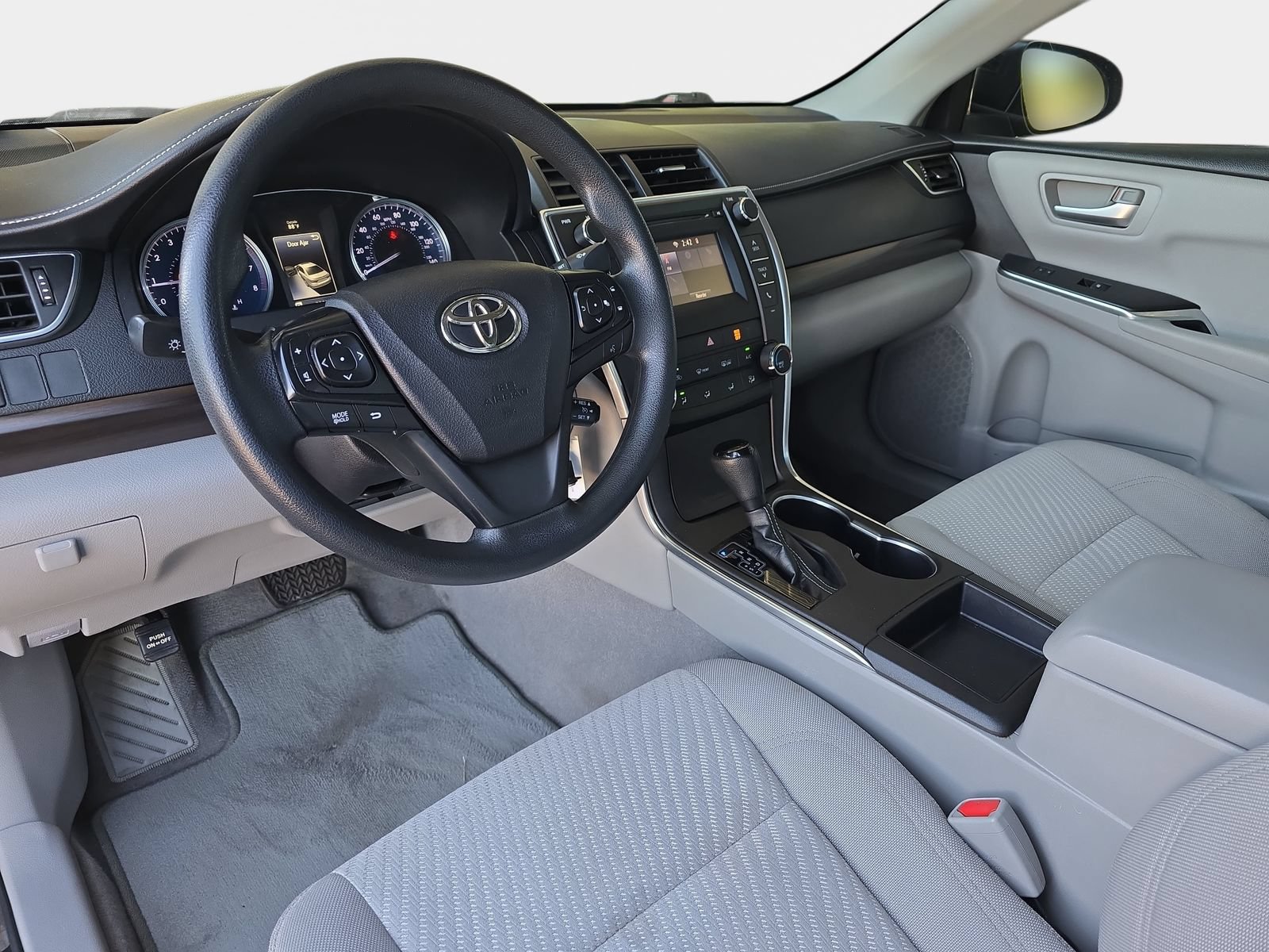 Used 2017 Toyota Camry LE FWD image 18