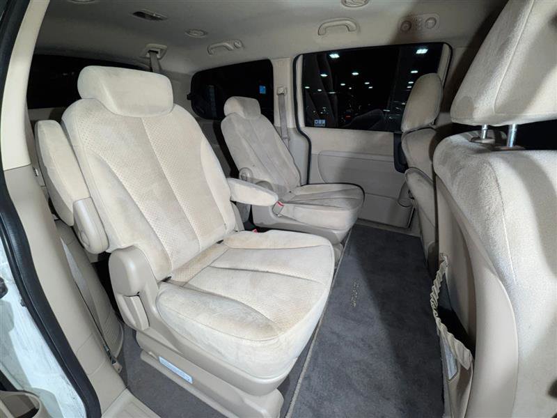 Used 2008 Hyundai Entourage image 16