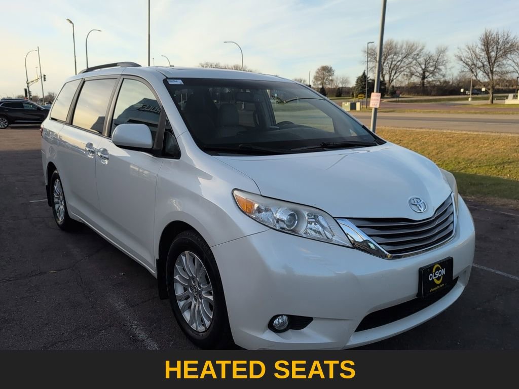 Used 2017 Toyota Sienna XLE w/ XLE Navigation Package image 8