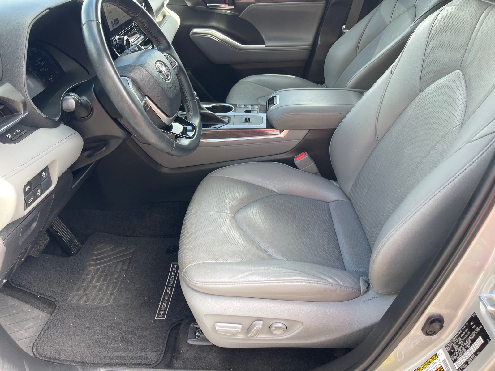 Used 2023 Toyota Highlander Limited FWD image 10