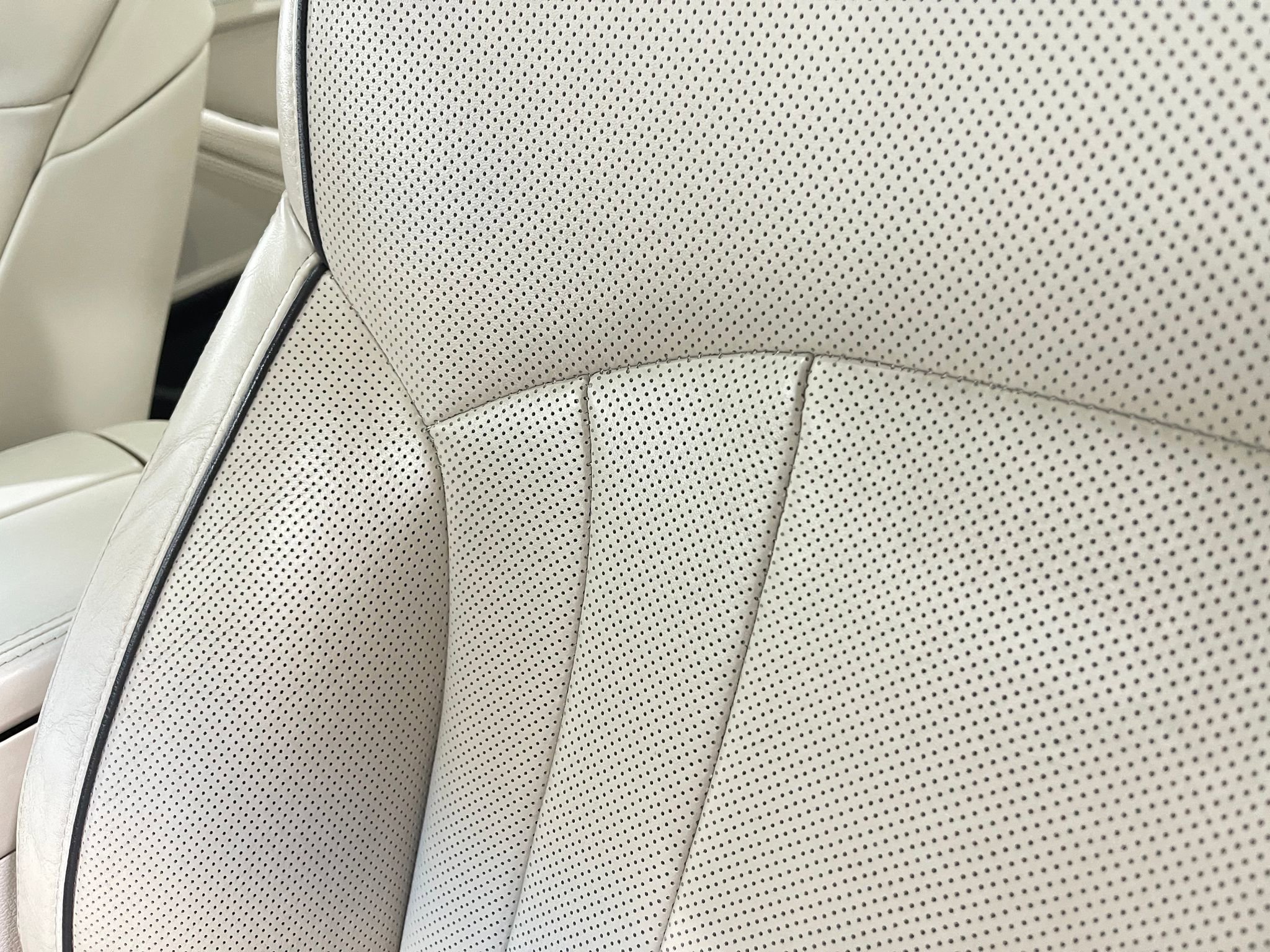Used 2017 Genesis G80 3.8 w/ Option Group 03 image 18