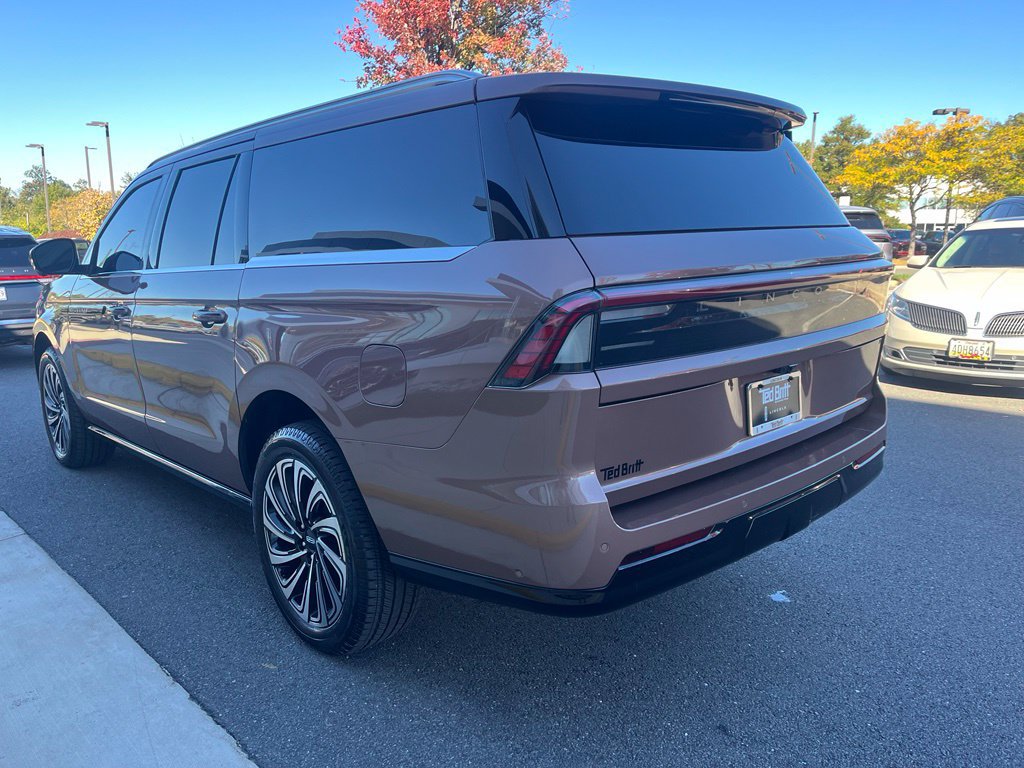 Certified 2025 Lincoln Navigator L Black Label AWD/4WD image 7