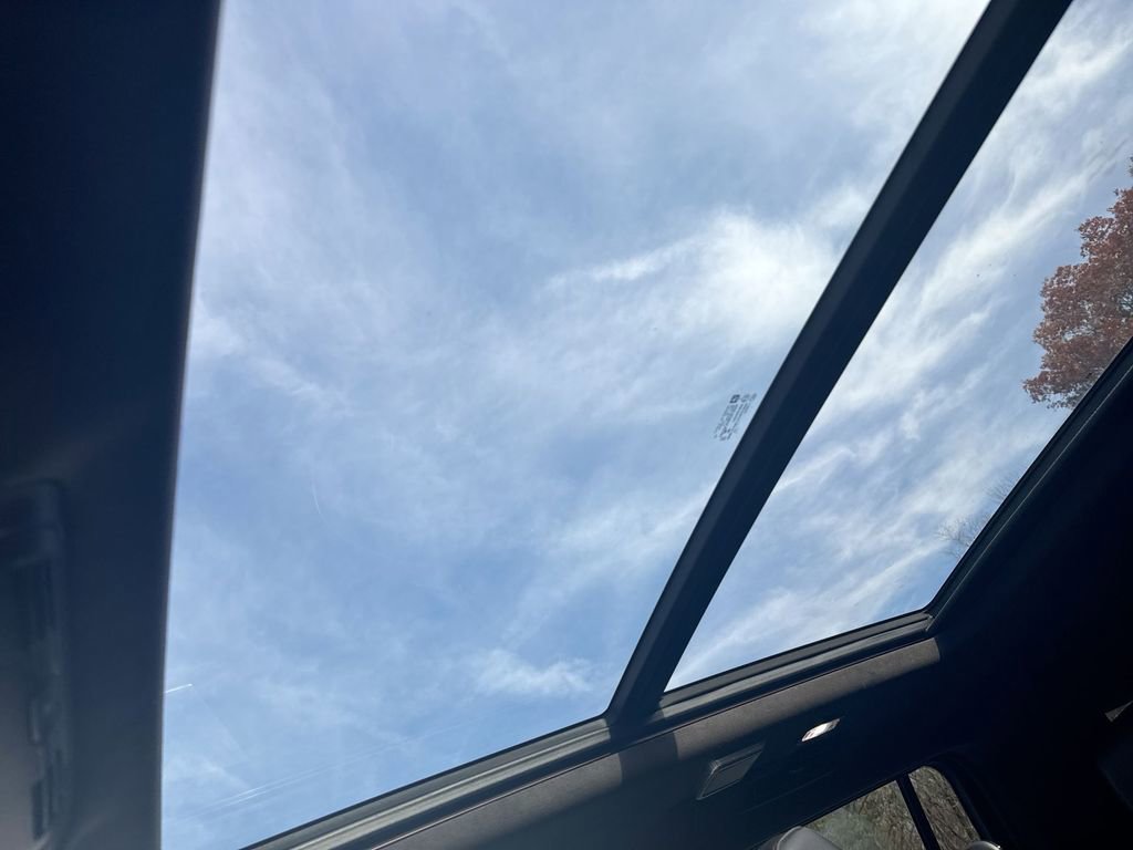 Used 2022 Cadillac Escalade ESV Premium Luxury Platinum image 20