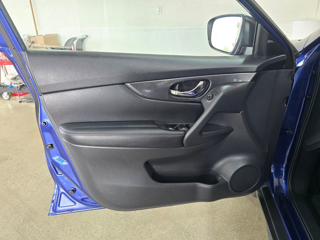 Used 2018 Nissan Rogue S AWD/4WD image 21