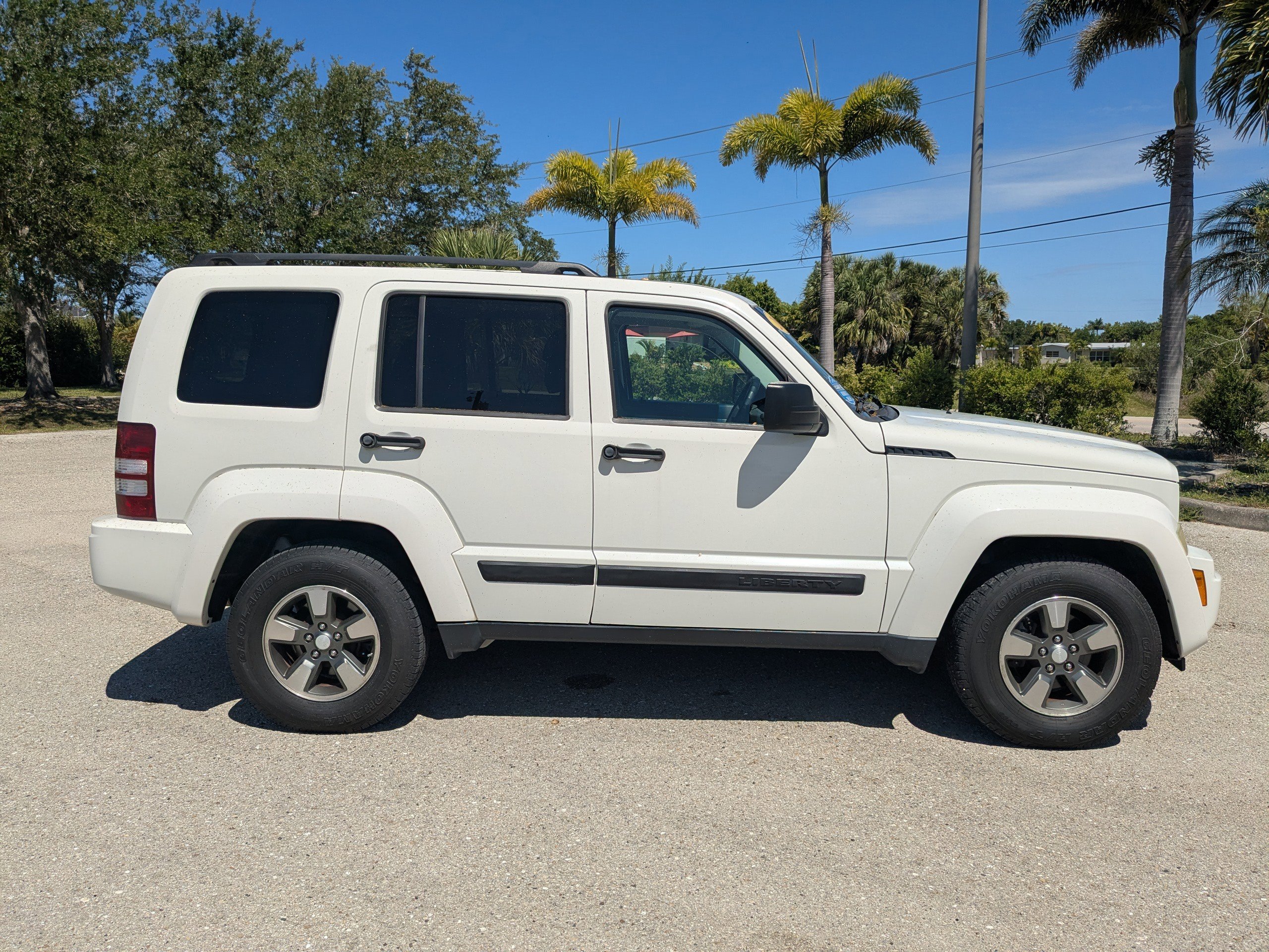 Used 2008 Jeep Liberty Sport w/ Popular Equipment Group AWD/4WD image 3