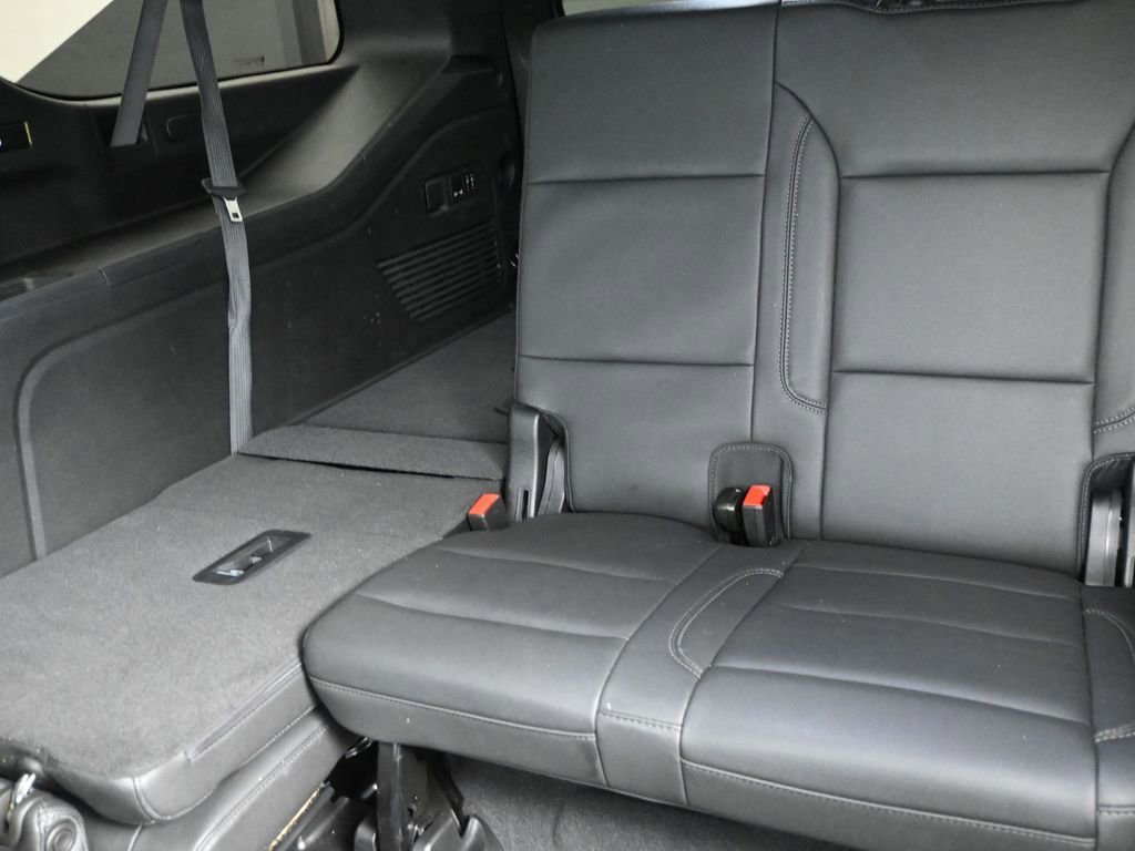 Used 2024 Chevrolet Suburban Z71 w/ Luxury Package image 15