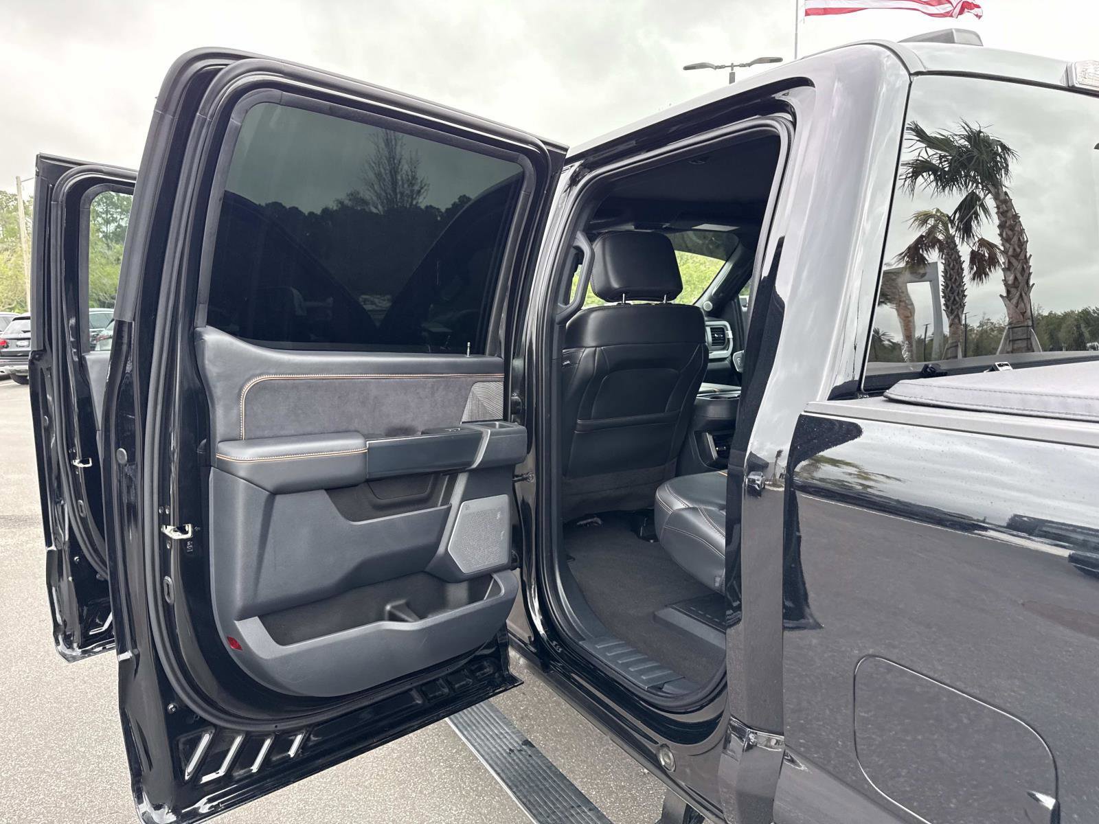 Used 2024 Ford F350 Platinum w/ Tremor Off-Road Package AWD/4WD image 12
