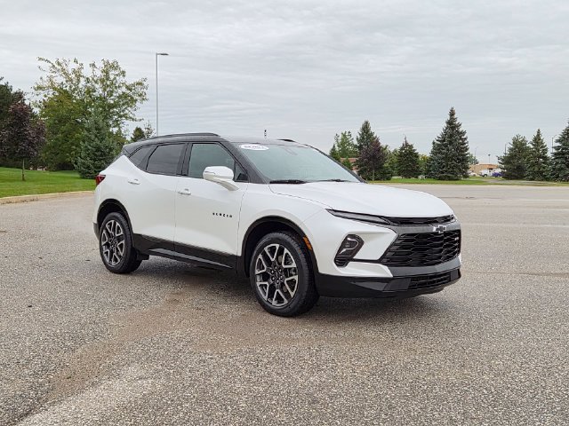Used 2023 Chevrolet Blazer RS w/ Enhanced Convenience Package FWD image 3