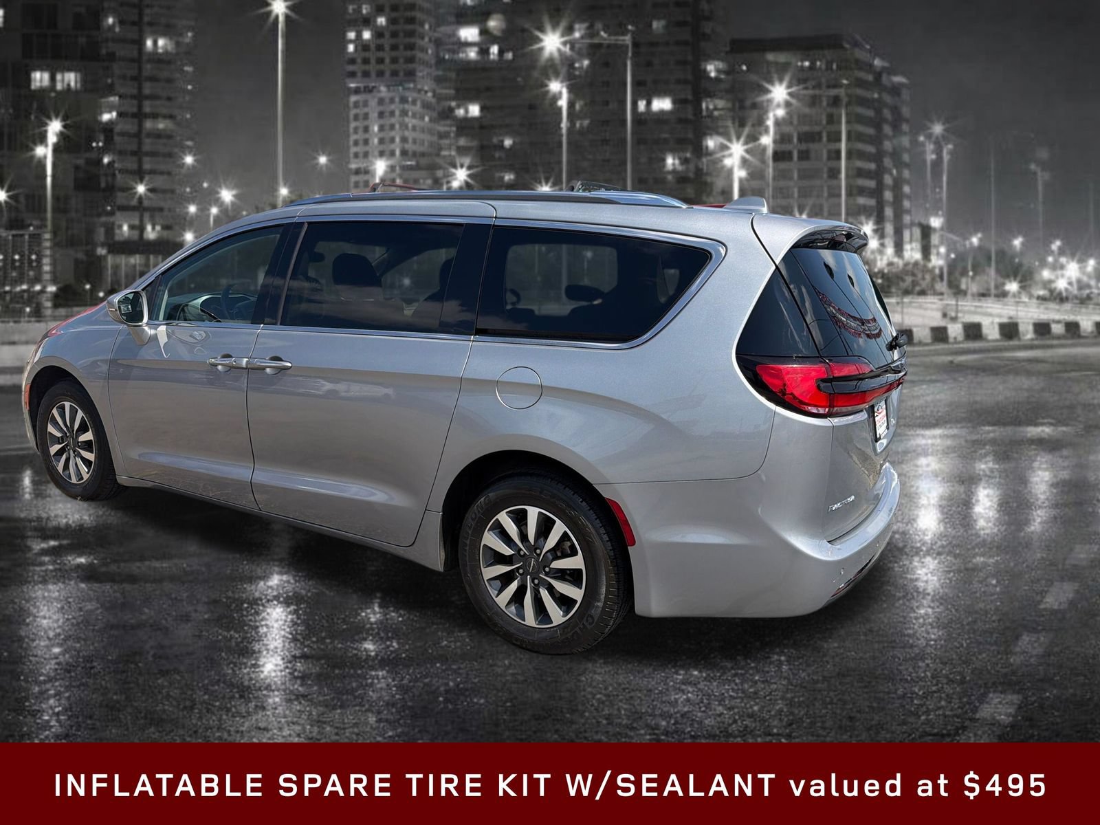 Used 2021 Chrysler Pacifica Touring-L FWD image 4