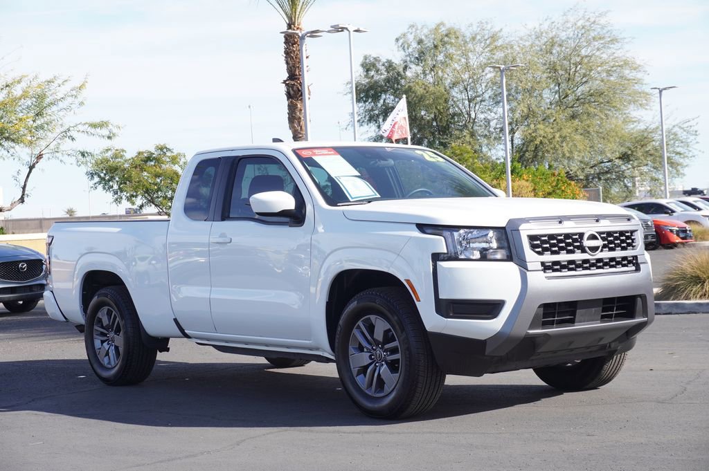 Certified 2025 Nissan Frontier SV image 4