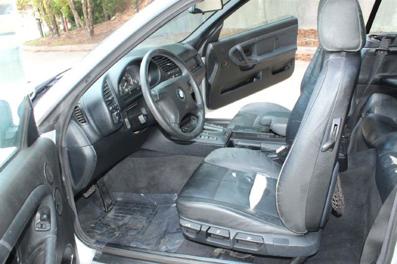 Used 1999 BMW 323i Convertible image 10