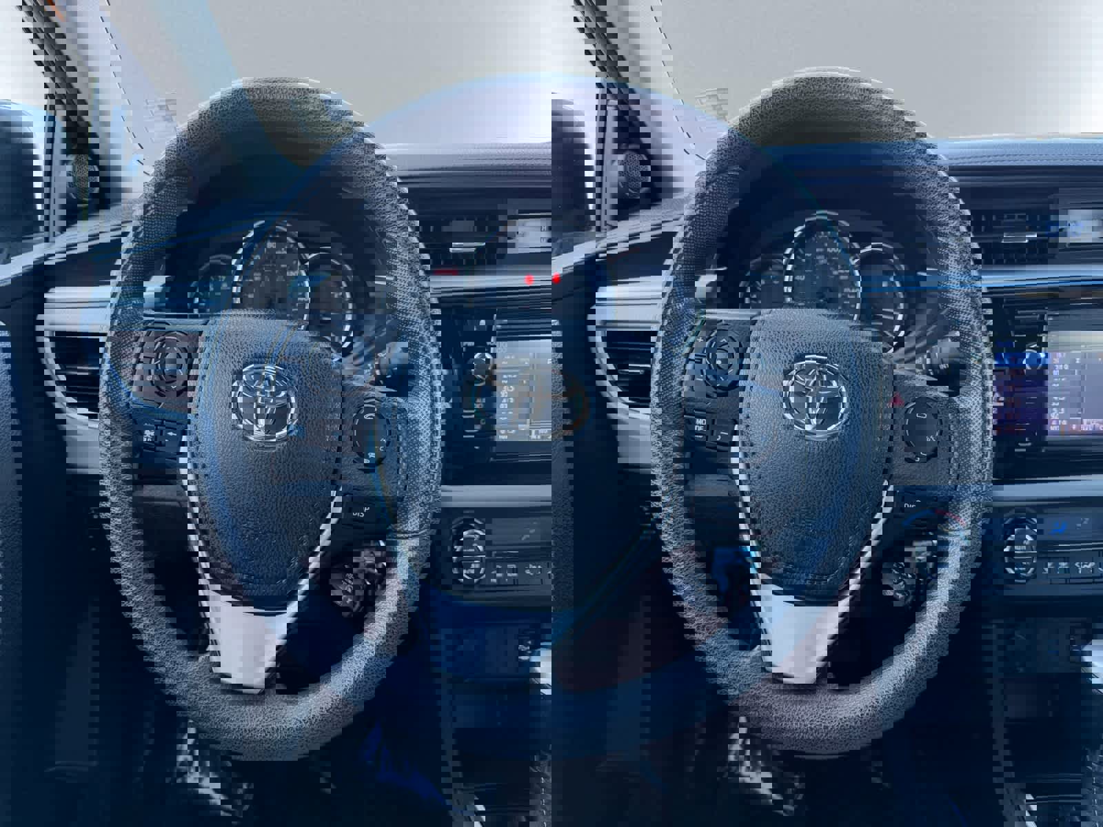 Used 2016 Toyota Corolla LE FWD image 17