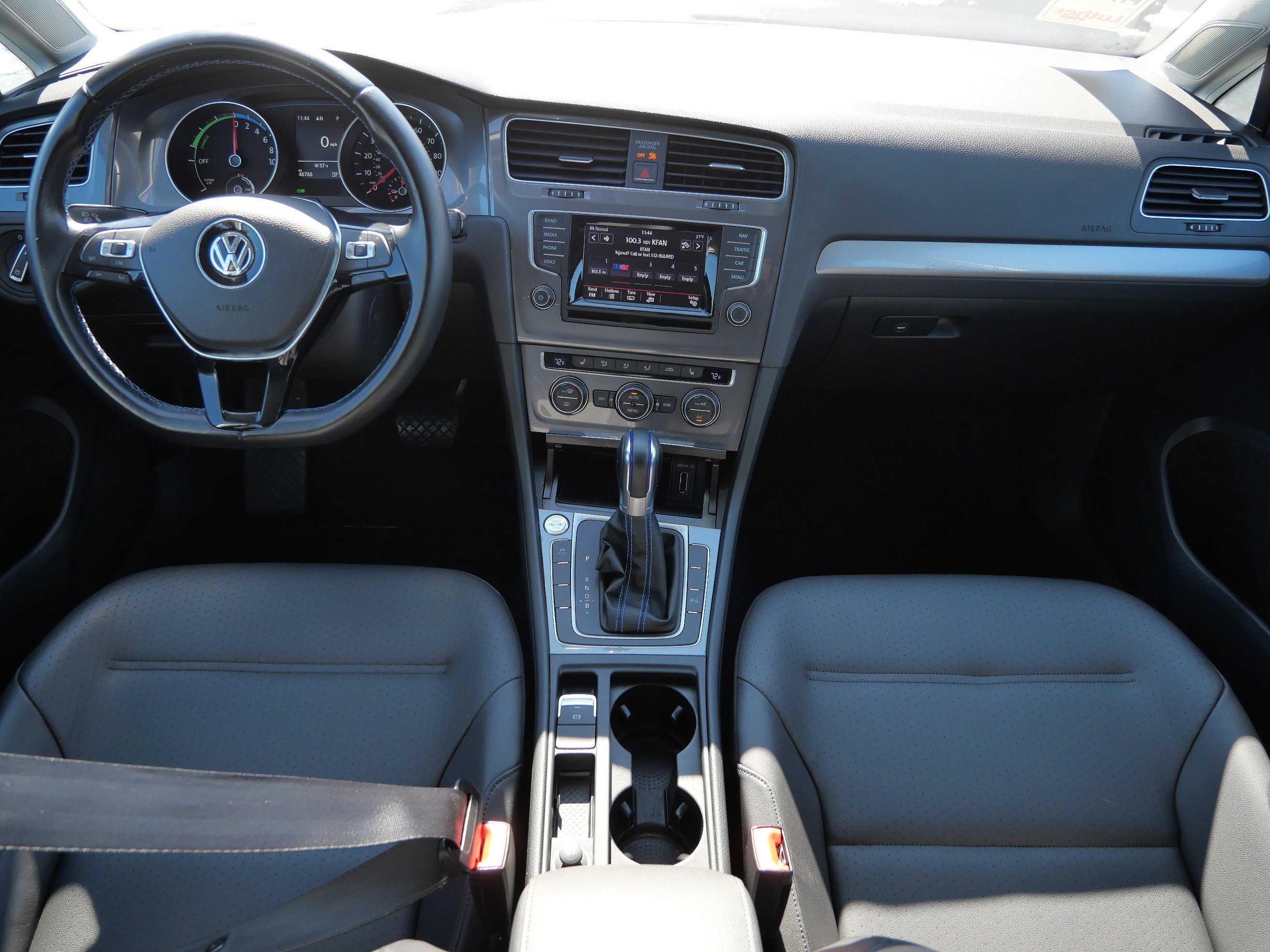 Used 2015 Volkswagen e-Golf SEL Premium image 10