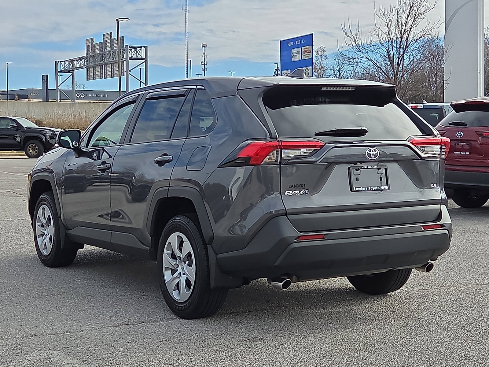 Used 2022 Toyota RAV4 LE image 4