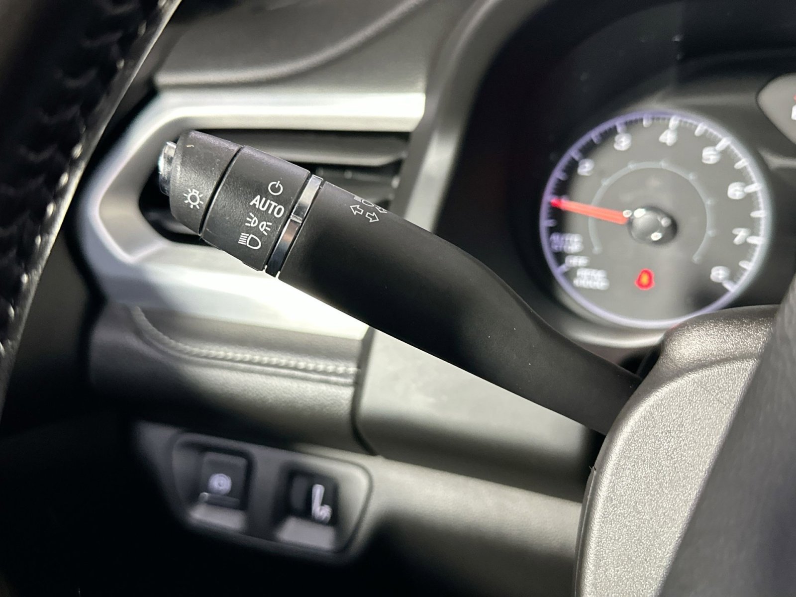 Used 2019 GMC Acadia SLE image 22