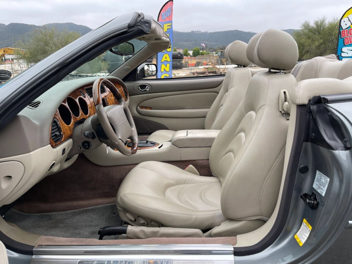 Used 2002 Jaguar XK8 Convertible RWD image 11