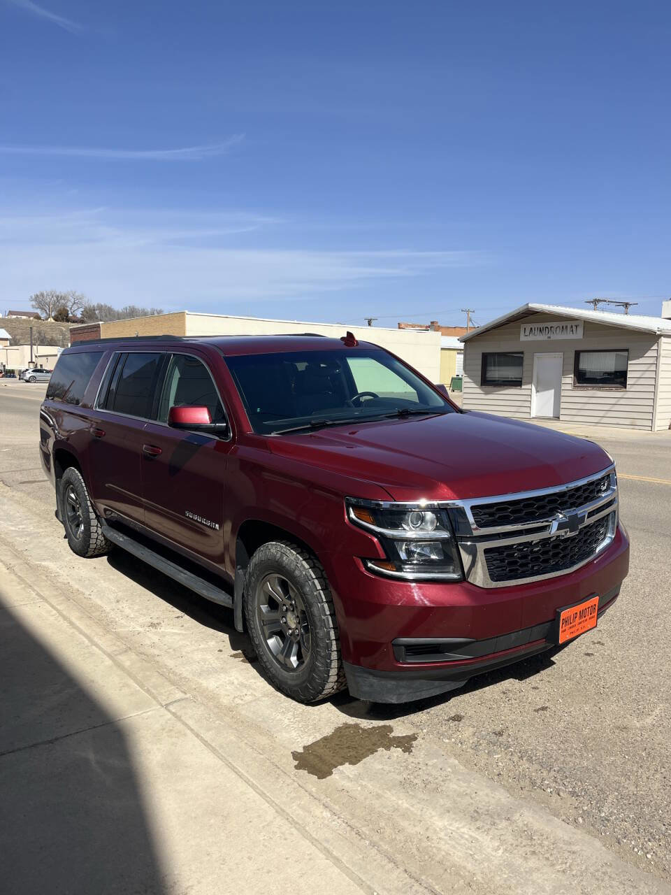 Used 2016 Chevrolet Suburban LT image 2