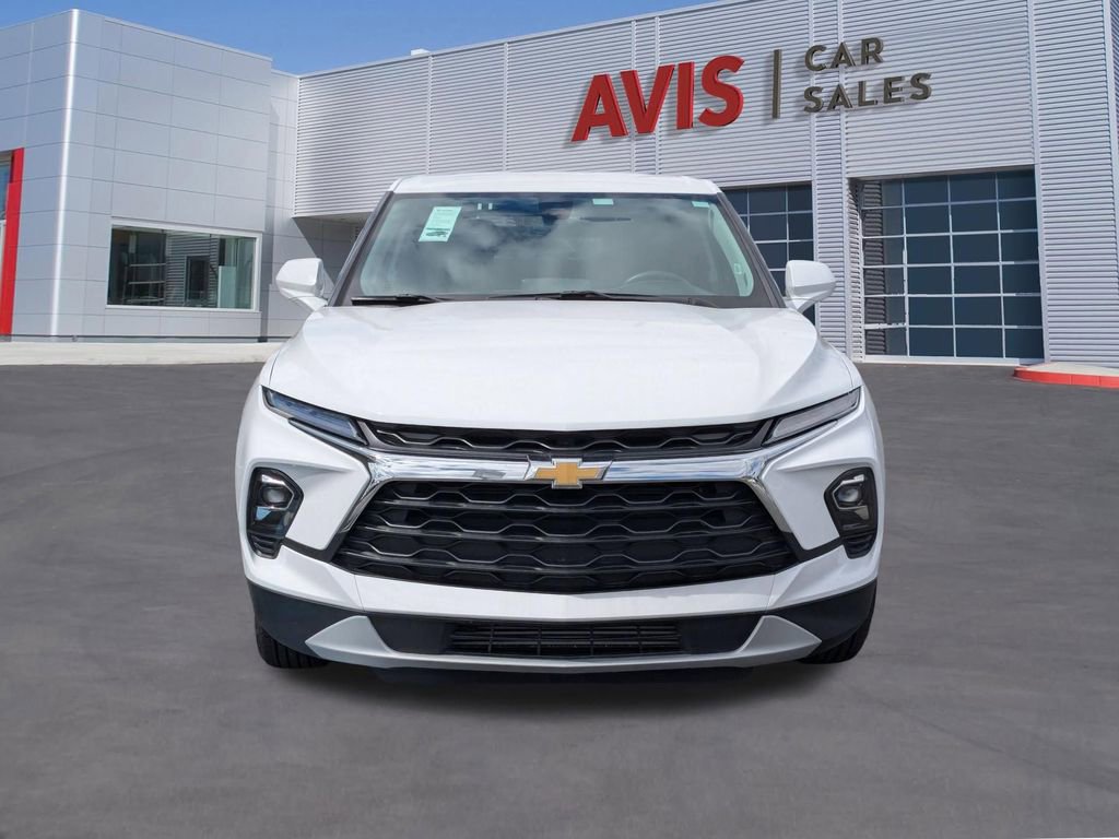 Used 2025 Chevrolet Blazer LT image 2