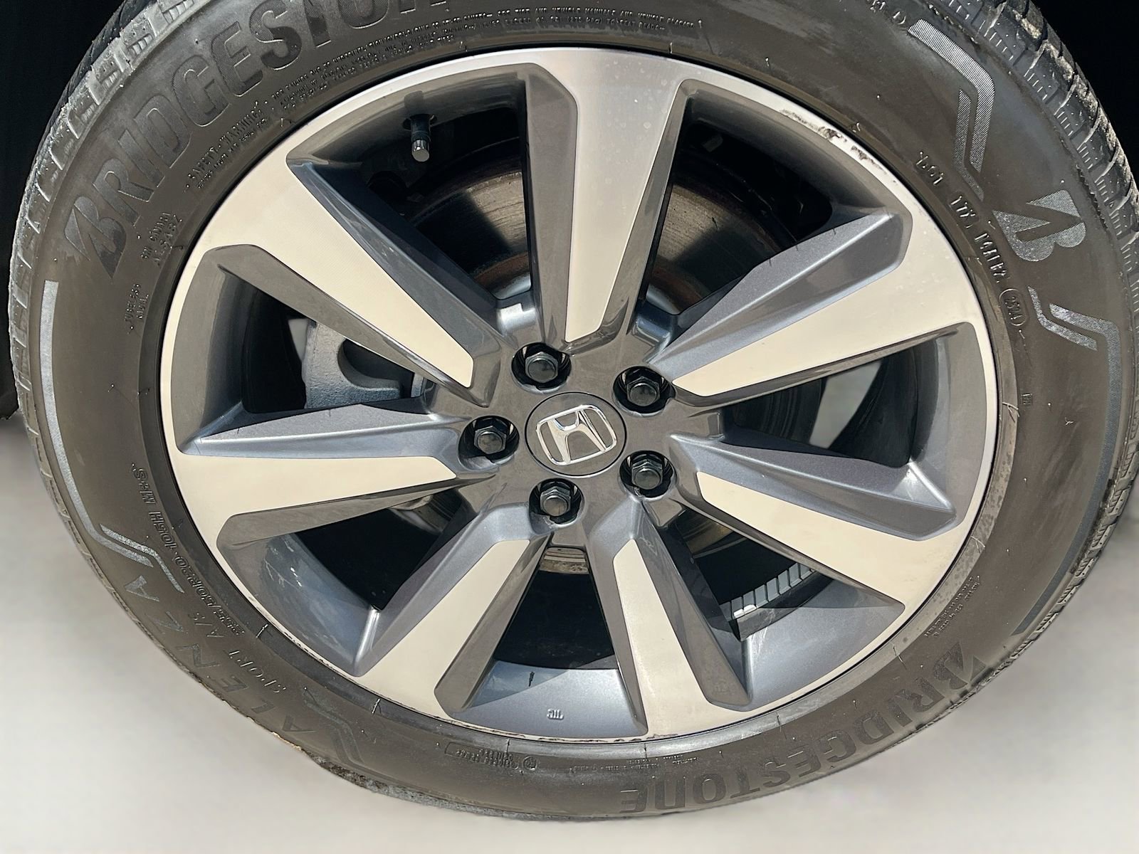 Used 2025 Honda Pilot Elite image 34