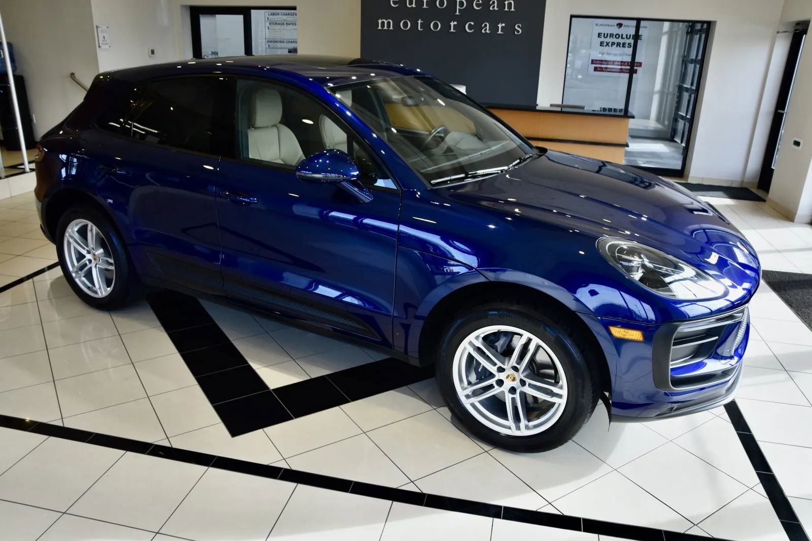 Used 2023 Porsche Macan image 7
