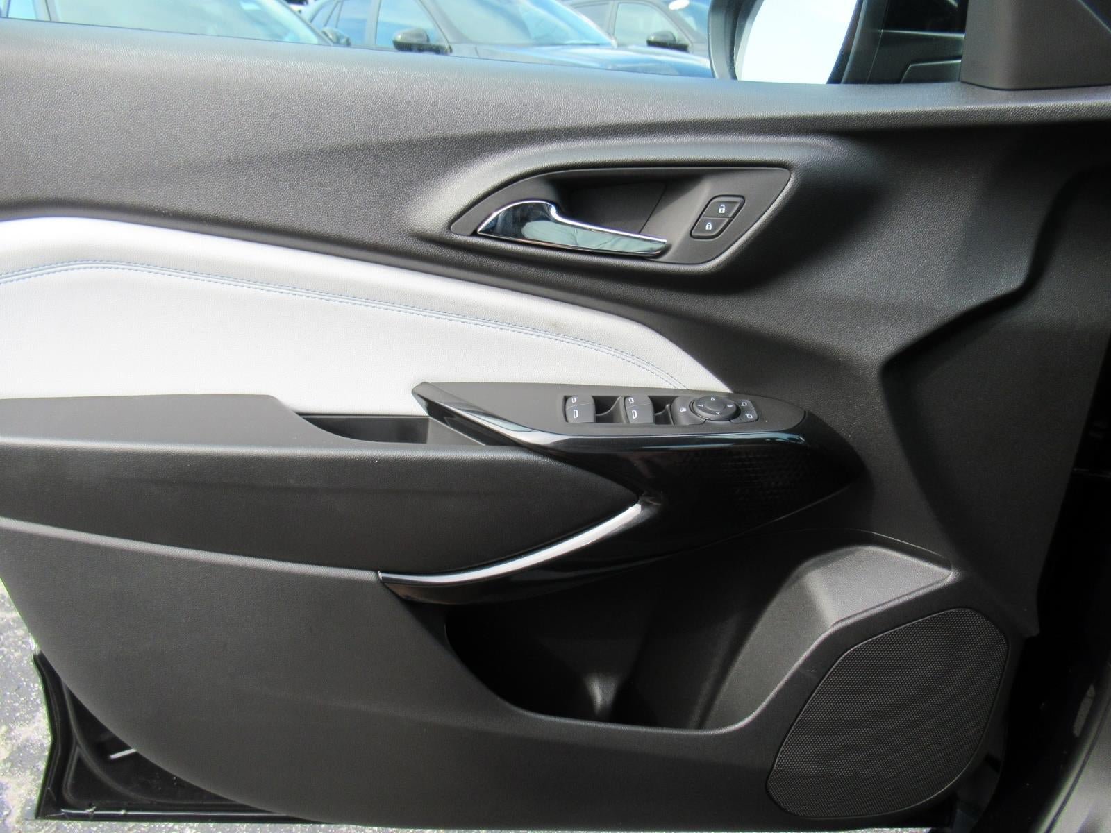 New 2026 Chevrolet Trax LT w/ Midnight Edition FWD image 19