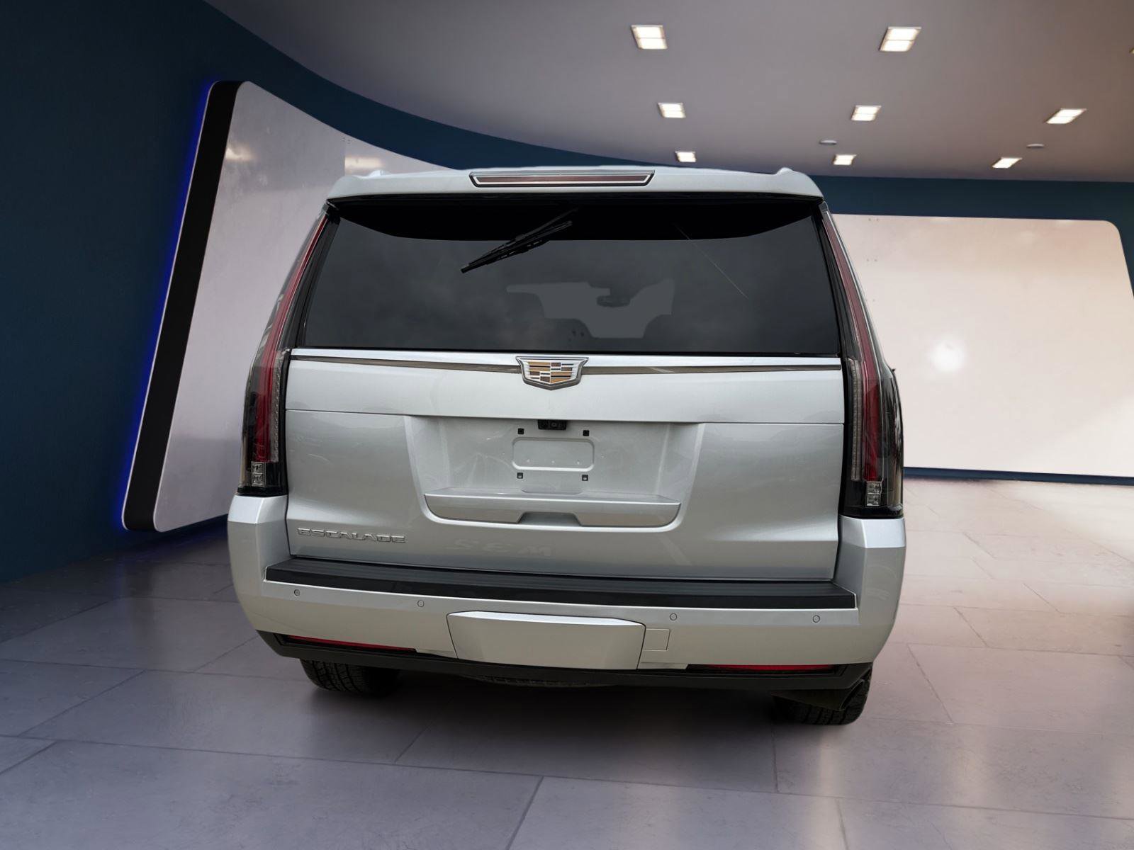 Used 2020 Cadillac Escalade Premium Luxury image 4