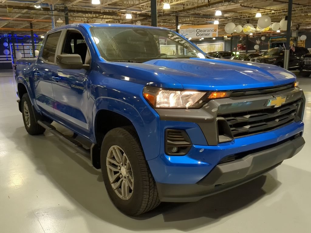 Used 2023 Chevrolet Colorado LT w/ LT Convenience Package AWD/4WD image 5