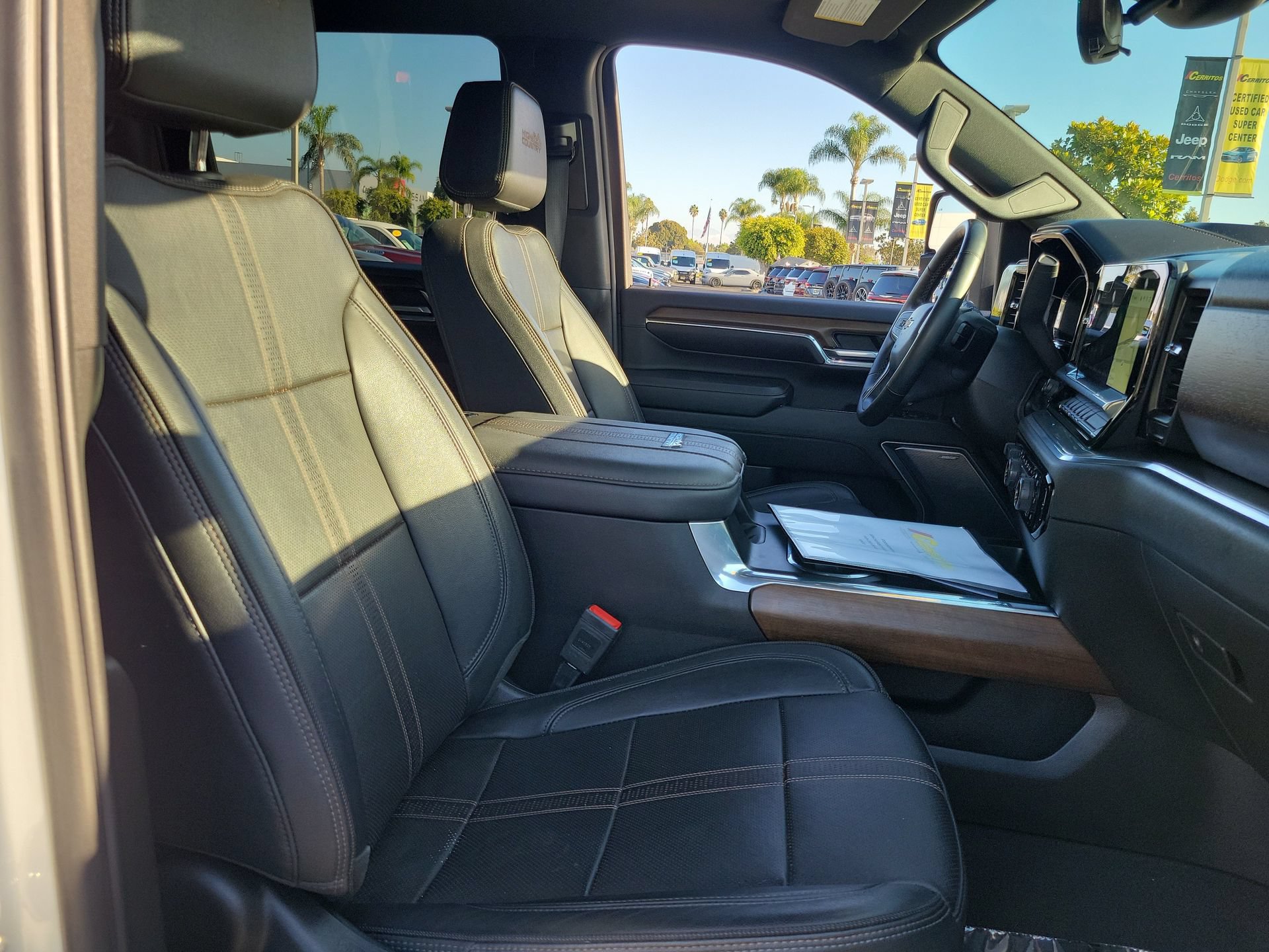 Used 2024 Chevrolet Silverado 2500 High Country w/ High Country Premium Package AWD/4WD image 23