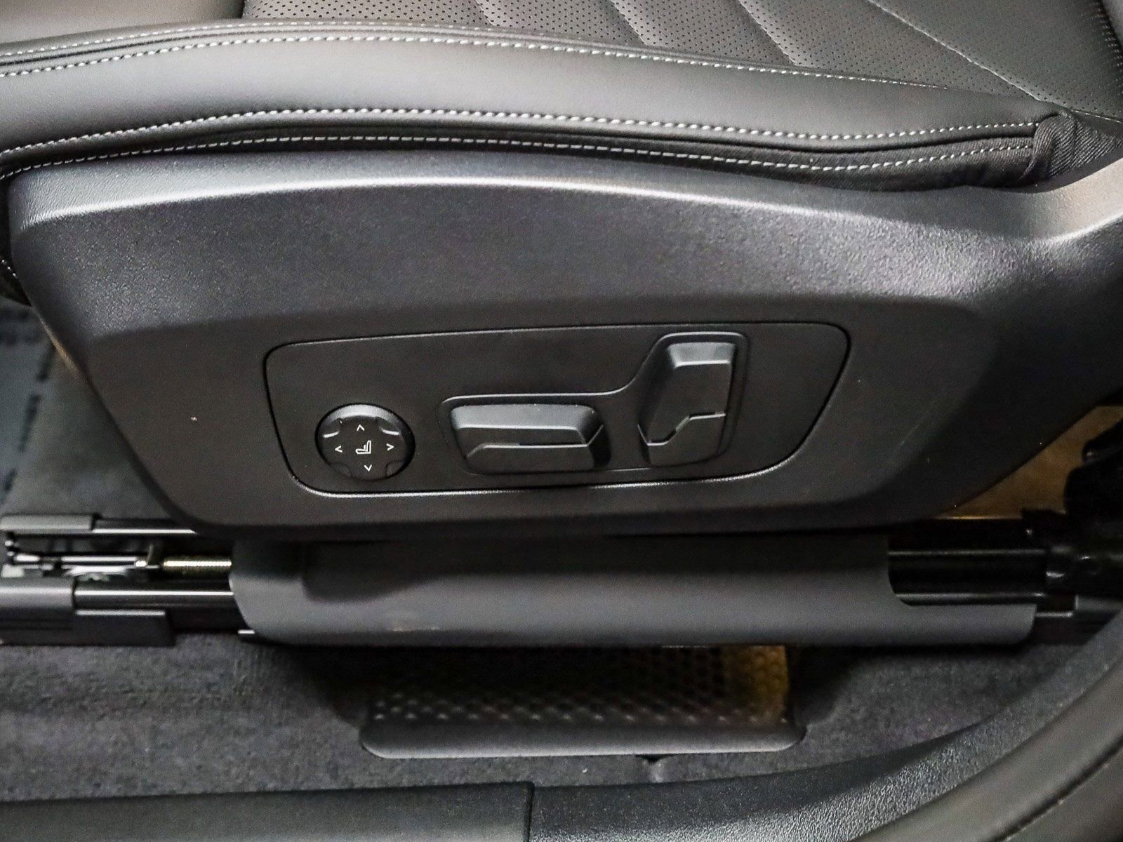 Used 2025 BMW X1 xDrive28i w/ Convenience Package image 22