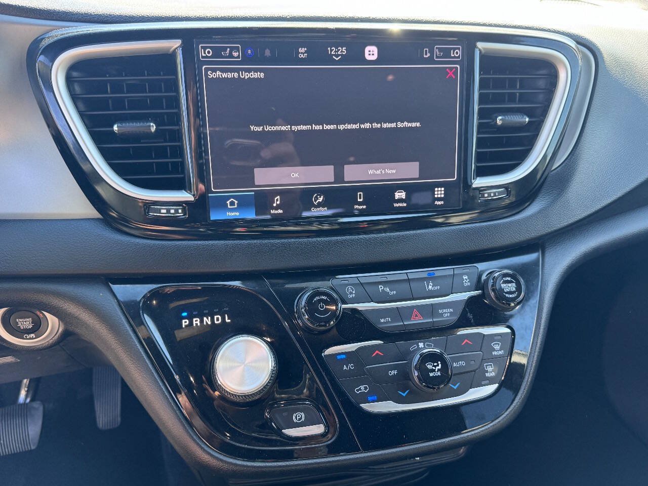 Used 2027 Chrysler Pacifica Select FWD image 22