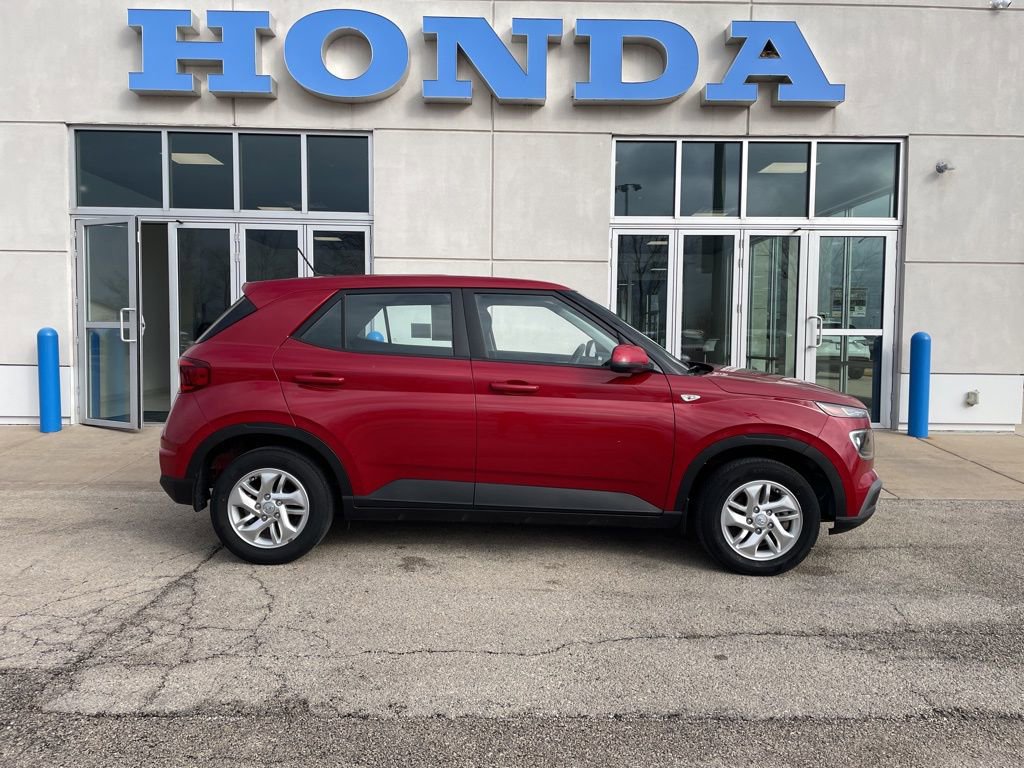 Used 2023 Hyundai Venue SE image 4