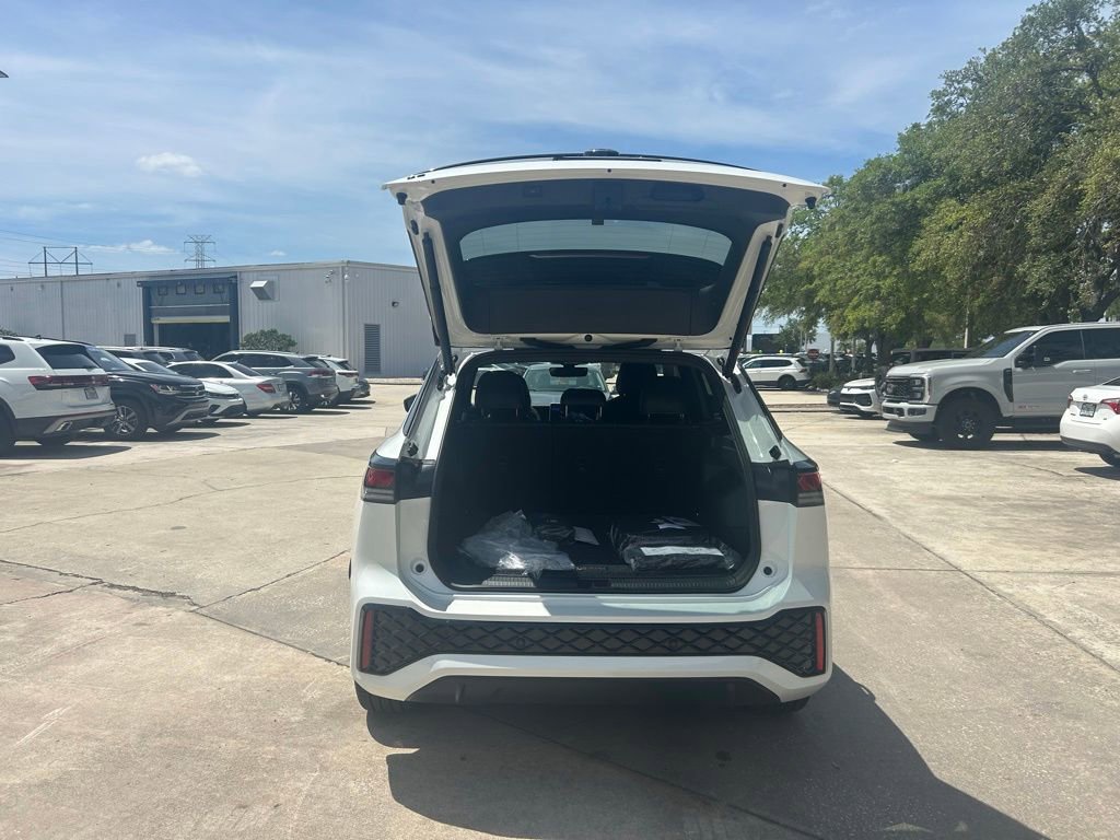 New 2026 Volkswagen Tiguan SE R-Line FWD image 43